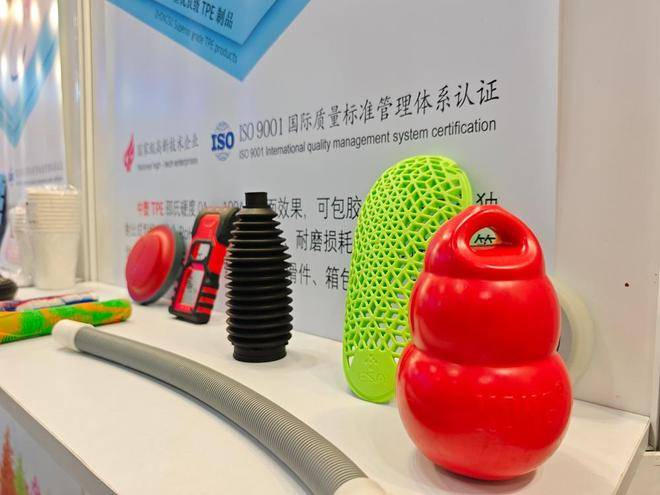 王中素 TPE | Zhongsu Wang の TPE スポーツ用品は耐油性と耐汚染性がありますか?